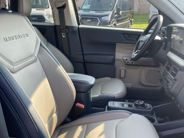 Photo of 2025 CARBONIZED GRAY METALLIC Ford Maverick