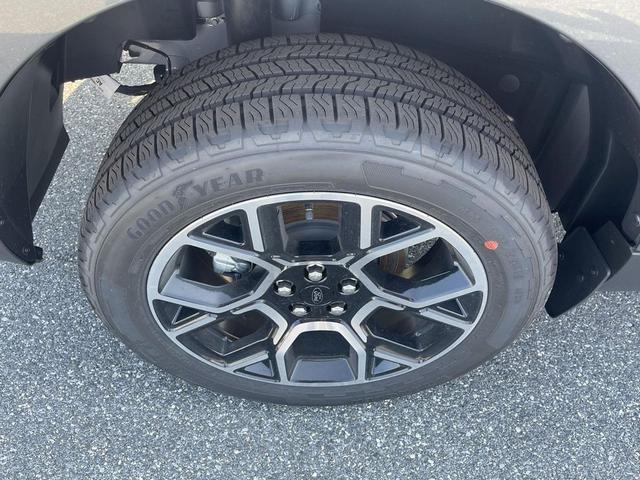 Photo of 2025 CARBONIZED GRAY METALLIC Ford Maverick