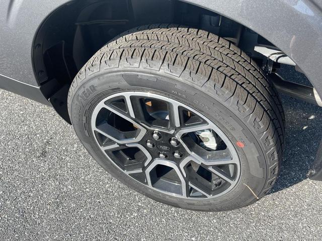 Photo of 2025 CARBONIZED GRAY METALLIC Ford Maverick