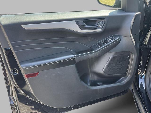 Photo of 2022 AGATE BLACK METALLIC Ford Escape