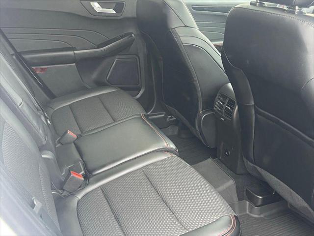 Photo of 2024 STAR WHITE METALLIC TRI-COAT Ford Escape