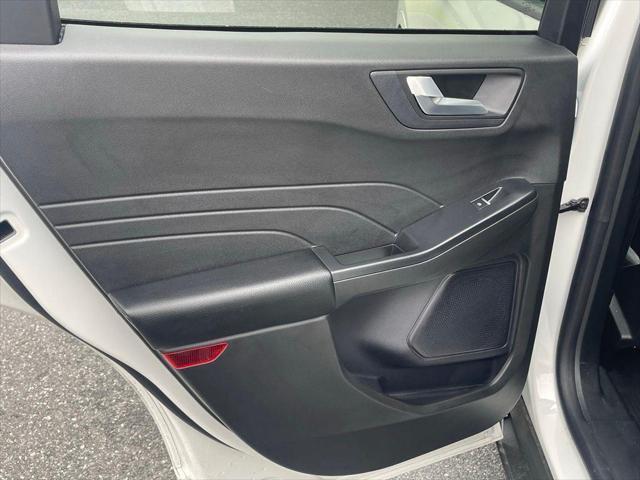 Photo of 2024 STAR WHITE METALLIC TRI-COAT Ford Escape