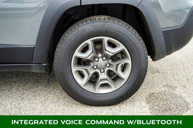 Photo of 2019 Sting-Gray Clearcoat Jeep Cherokee