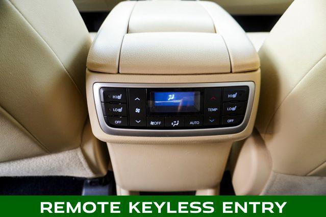 Photo of 2017 Salsa Red Pearl Toyota Highlander
