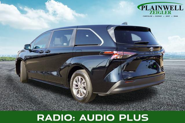 Photo of 2024 Midnight Black Metallic Toyota Sienna