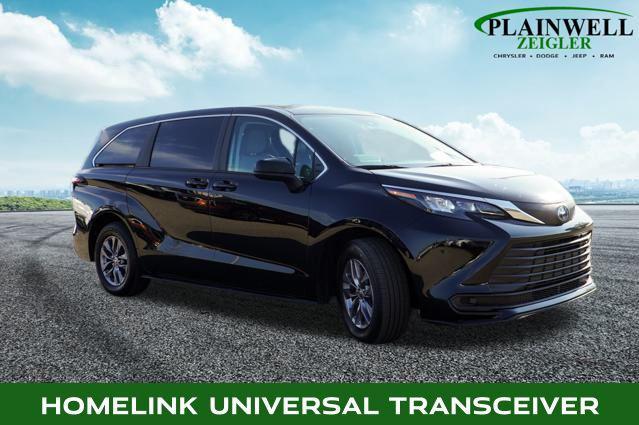 Photo of 2024 Midnight Black Metallic Toyota Sienna