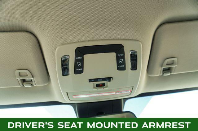 Photo of 2024 Midnight Black Metallic Toyota Sienna