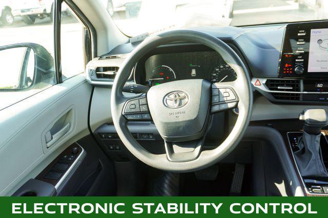 Photo of 2024 Midnight Black Metallic Toyota Sienna