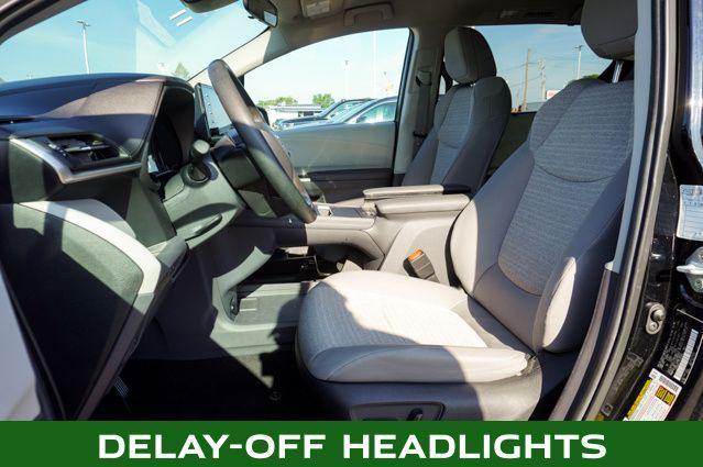 Photo of 2024 Midnight Black Metallic Toyota Sienna