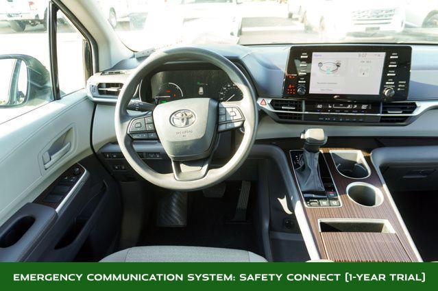 Photo of 2024 Midnight Black Metallic Toyota Sienna