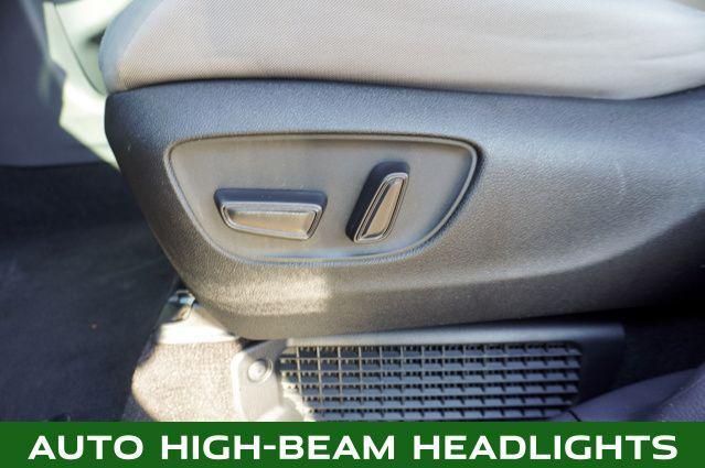 Photo of 2024 Midnight Black Metallic Toyota Sienna
