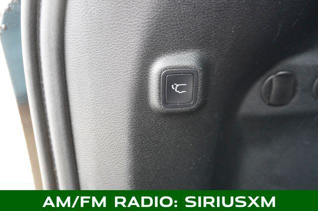 Photo of 2020 Diamond Black Crystal Pearlcoat Jeep Cherokee