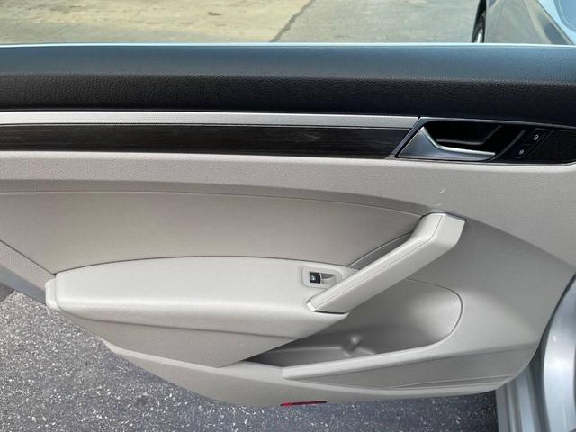 Photo of 2016 Reflex Silver Metallic Volkswagen Passat