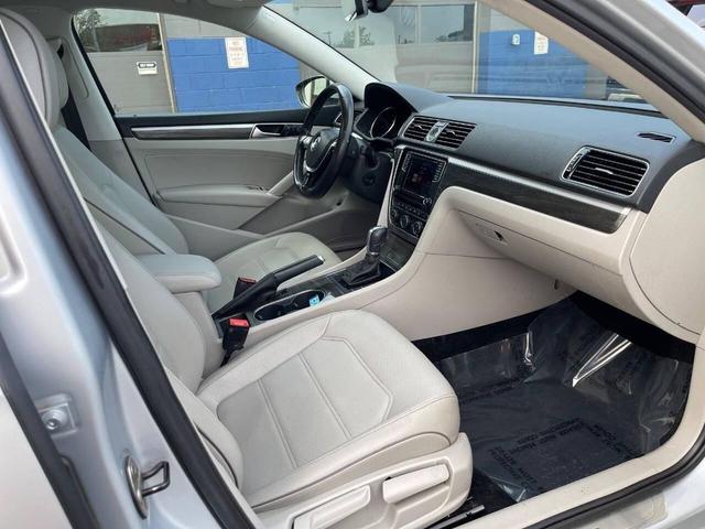 Photo of 2016 Reflex Silver Metallic Volkswagen Passat