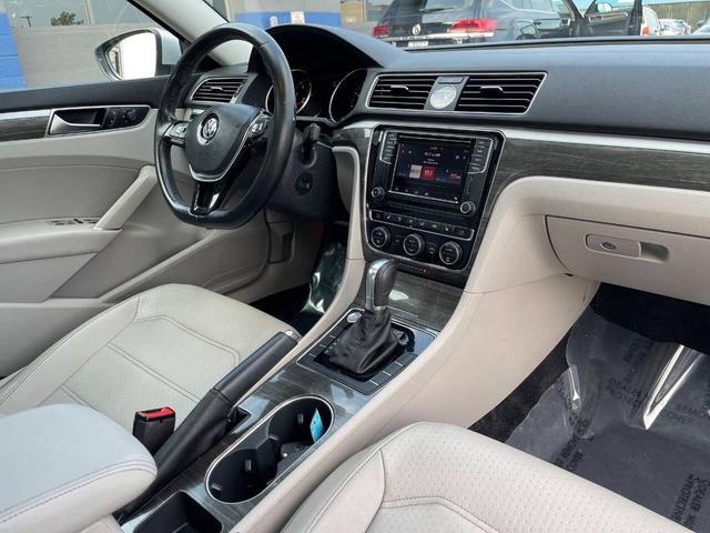 Photo of 2016 Reflex Silver Metallic Volkswagen Passat