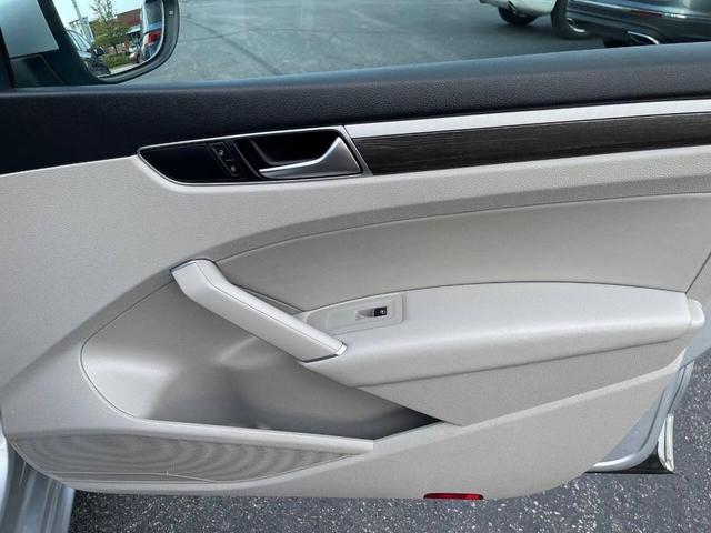 Photo of 2016 Reflex Silver Metallic Volkswagen Passat
