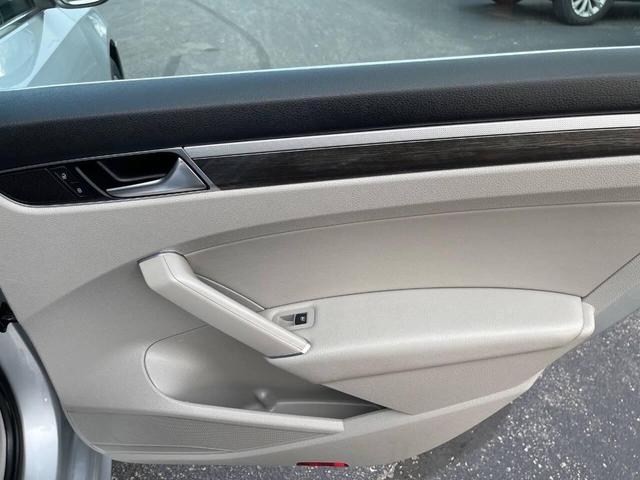 Photo of 2016 Reflex Silver Metallic Volkswagen Passat