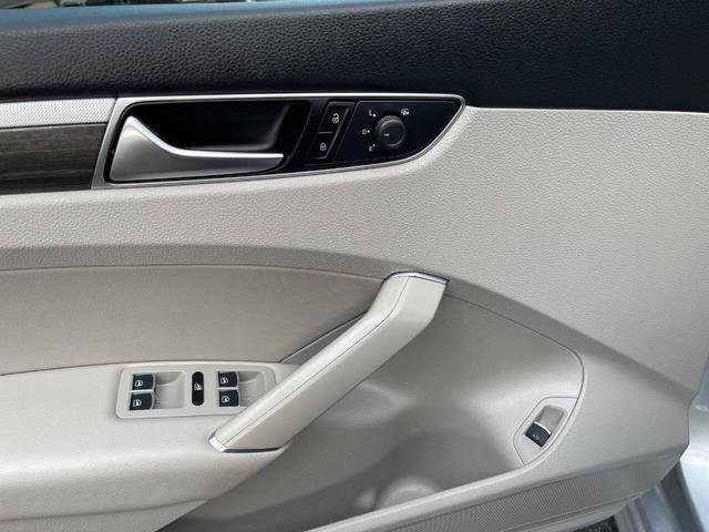 Photo of 2016 Reflex Silver Metallic Volkswagen Passat