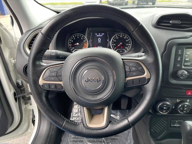 Photo of 2017 Alpine White Jeep Renegade