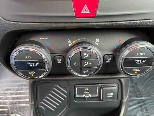 Photo of 2017 Alpine White Jeep Renegade