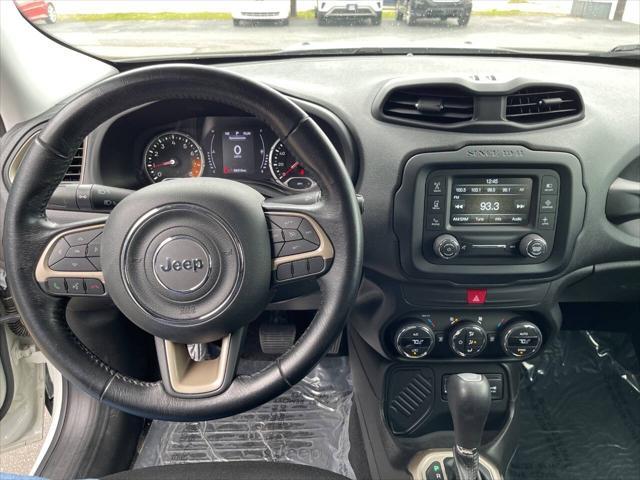 Photo of 2017 Alpine White Jeep Renegade