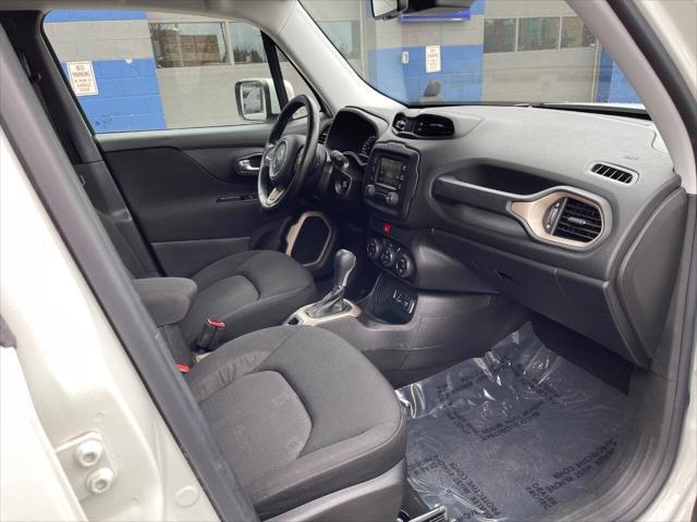 Photo of 2017 Alpine White Jeep Renegade