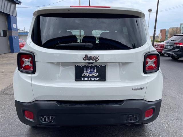 Photo of 2017 Alpine White Jeep Renegade