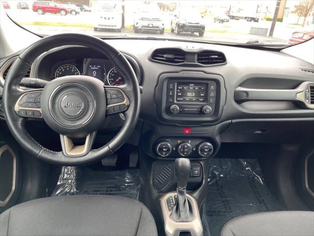 Photo of 2017 Alpine White Jeep Renegade