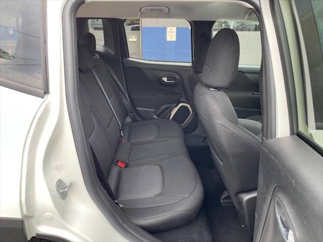 Photo of 2017 Alpine White Jeep Renegade