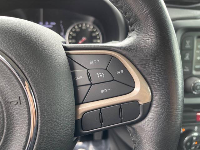 Photo of 2017 Alpine White Jeep Renegade