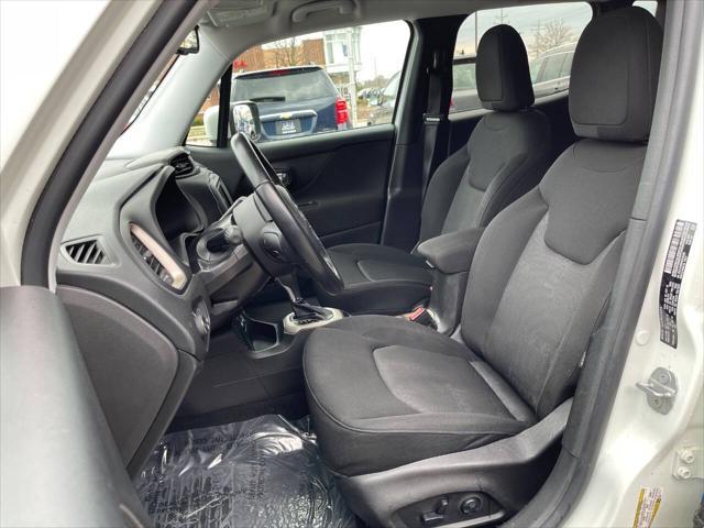 Photo of 2017 Alpine White Jeep Renegade