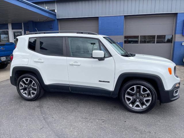 Photo of 2017 Alpine White Jeep Renegade