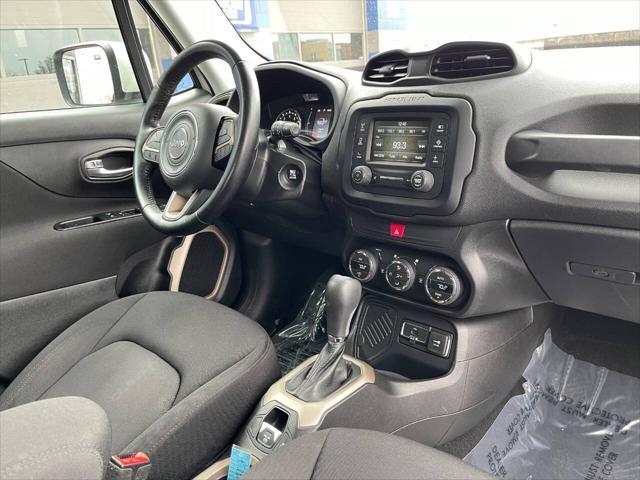 Photo of 2017 Alpine White Jeep Renegade