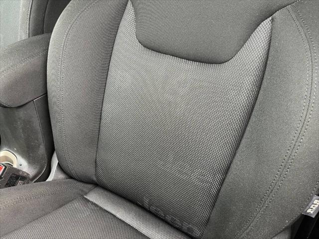 Photo of 2017 Alpine White Jeep Renegade
