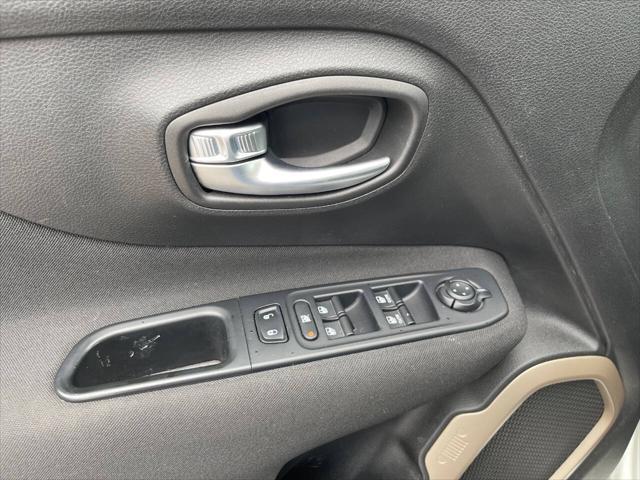 Photo of 2017 Alpine White Jeep Renegade
