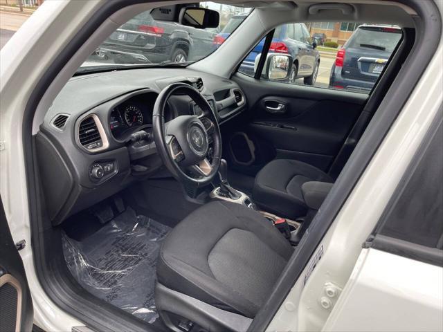 Photo of 2017 Alpine White Jeep Renegade