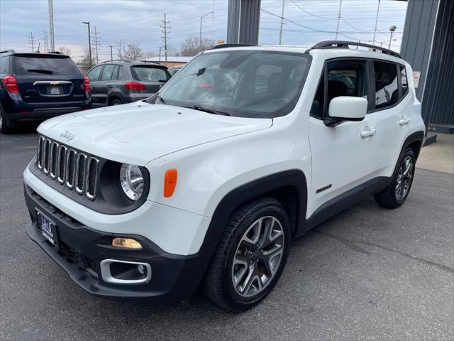 Photo of 2017 Alpine White Jeep Renegade