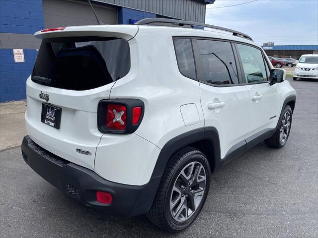 Photo of 2017 Alpine White Jeep Renegade