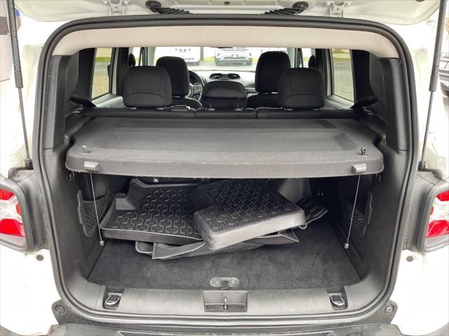 Photo of 2017 Alpine White Jeep Renegade
