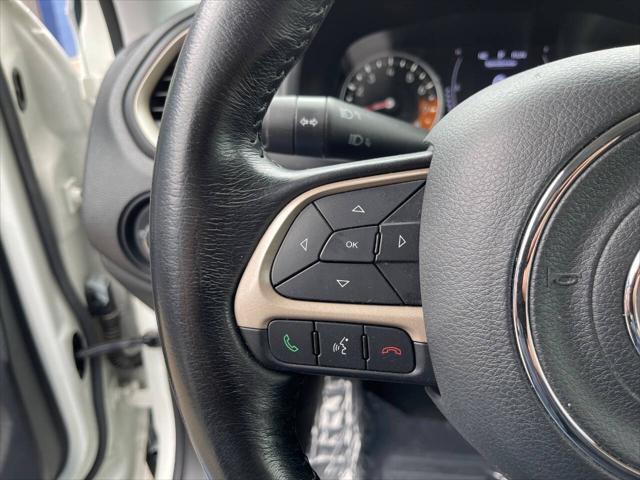 Photo of 2017 Alpine White Jeep Renegade