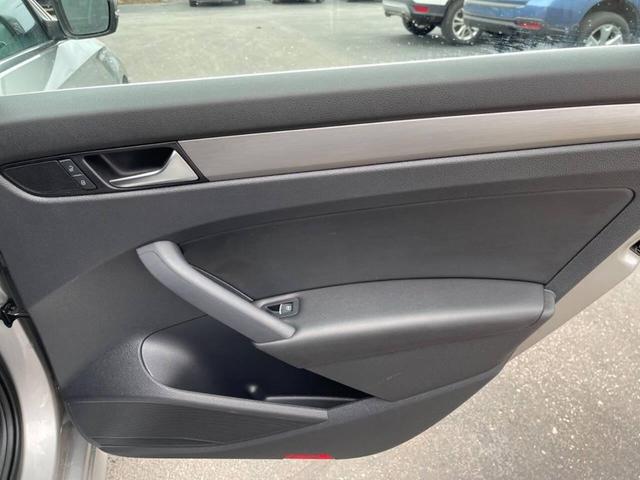 Photo of 2014 Platinum Gray Metallic Volkswagen Passat