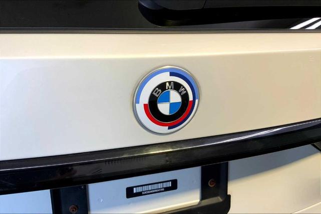 Photo of 2024 Mineral White Metallic BMW X7