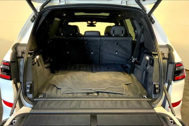 Photo of 2024 Mineral White Metallic BMW X7