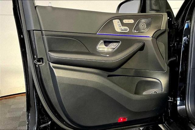 Photo of 2025 Black Mercedes-Benz GLS 450