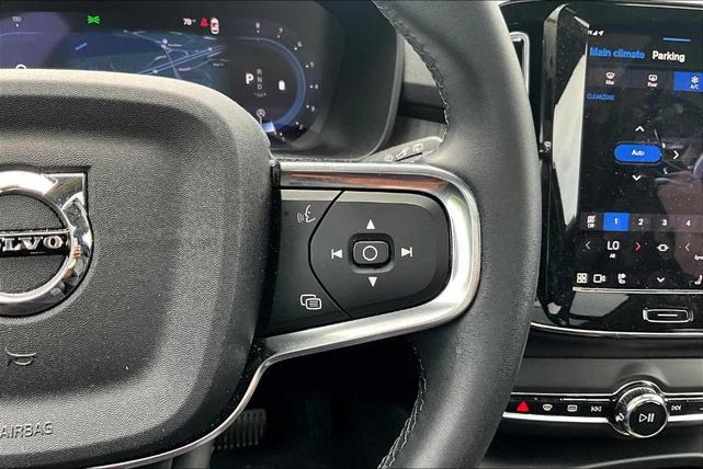 Photo of 2025 Crystal White Pearl Volvo XC40