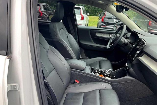 Photo of 2025 Crystal White Pearl Volvo XC40