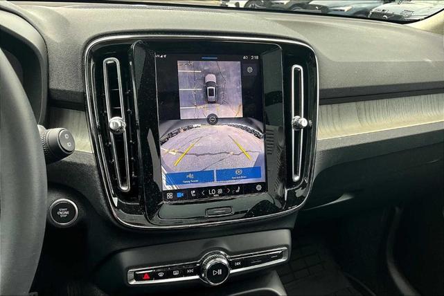Photo of 2025 Crystal White Pearl Volvo XC40