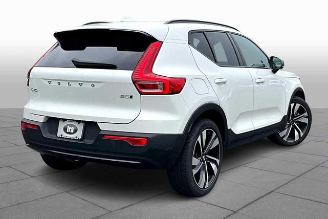 Photo of 2025 Crystal White Pearl Volvo XC40
