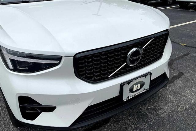 Photo of 2025 Crystal White Pearl Volvo XC40
