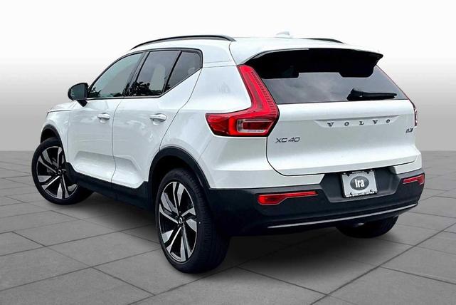 Photo of 2025 Crystal White Pearl Volvo XC40